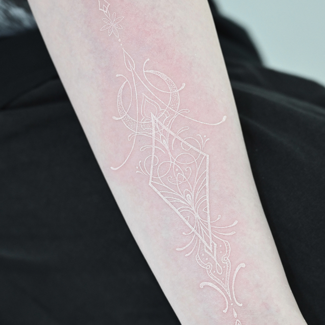 ホワイトタトゥー 4